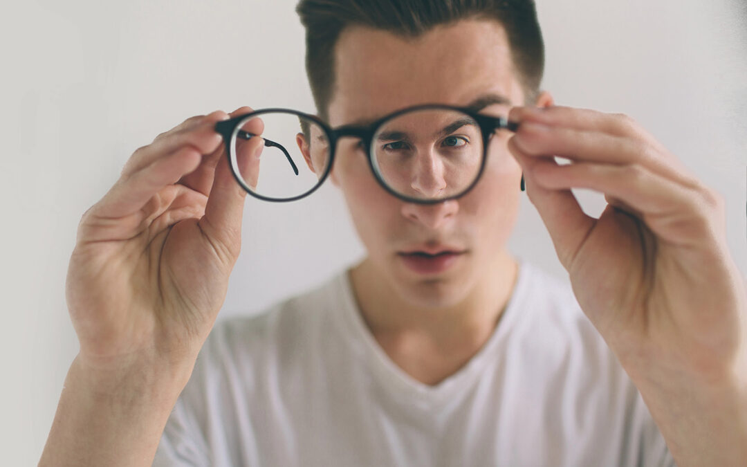 Astygmatyzm – czym jest i jak wpływa na wzrok?